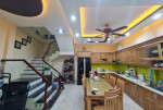 NHÀ ĐẸP Ở NGAY - ngõ 154 Ngọc Lâm - Nhà xây Kiên Cố 40m2 - 5 tầng - mặt tiền 4m - 4 tỷ 3